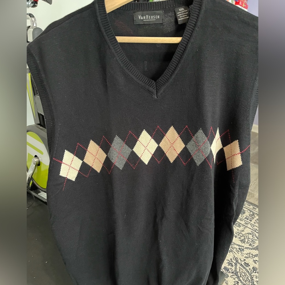 VAN HEUSEN ARGYLE CHECK Sweater Vest 2XL. Like New, worn 1x.   Athletic cut